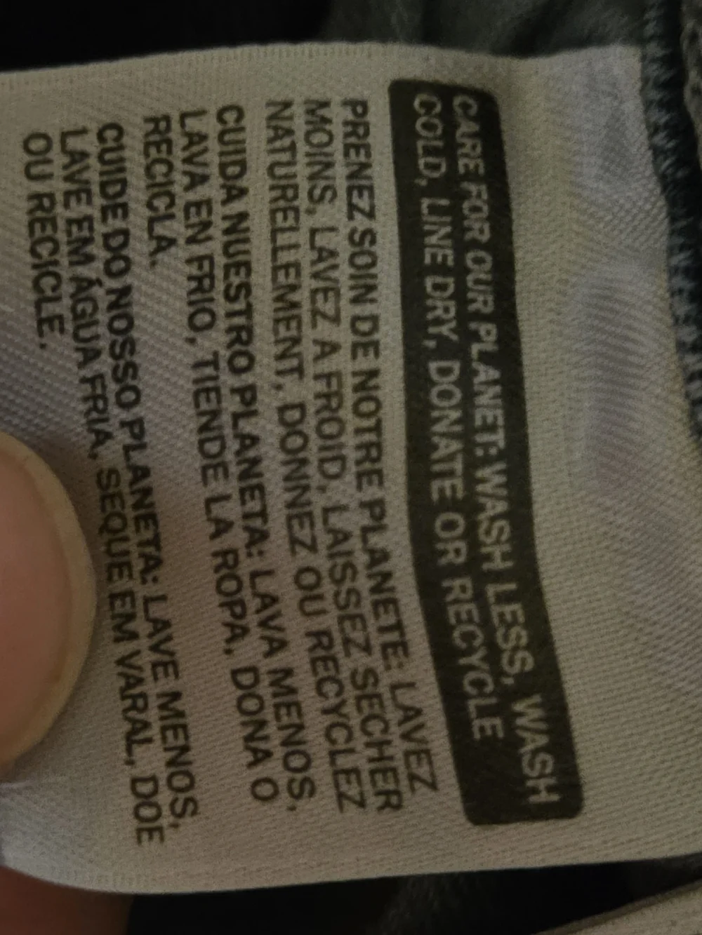 Levi's 505 relaxed fit jeans (34x32) in a medium-to-dark wash (T623)